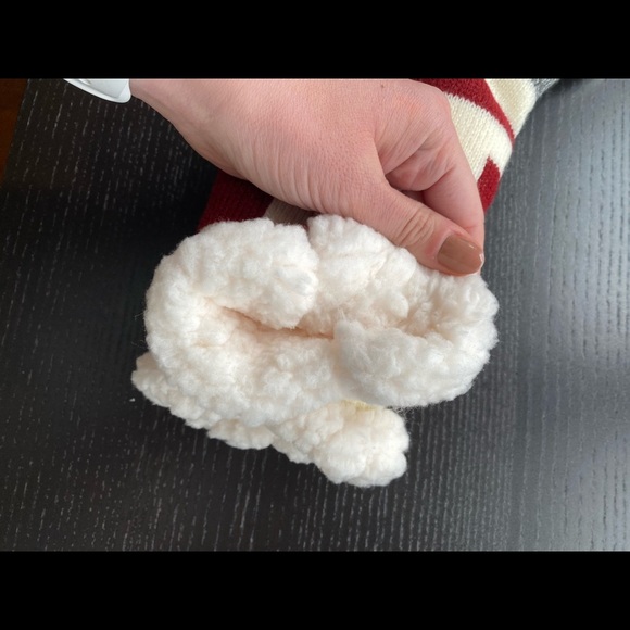 Fuzzy Slippers / Socks with Canadian Flag - Picture 4 of 5